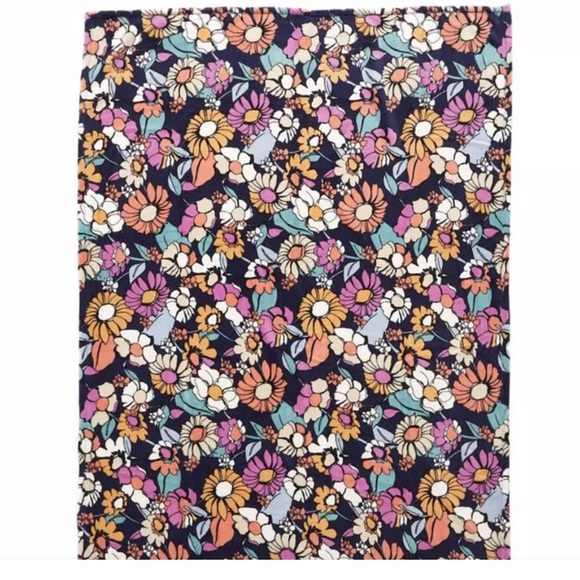 🌸 Vera Bradley NWT 50”x80 Throw Blanket - Picture 2 of 6